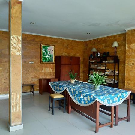 Catur Adi Putra Hotel Denpasar Exterior foto