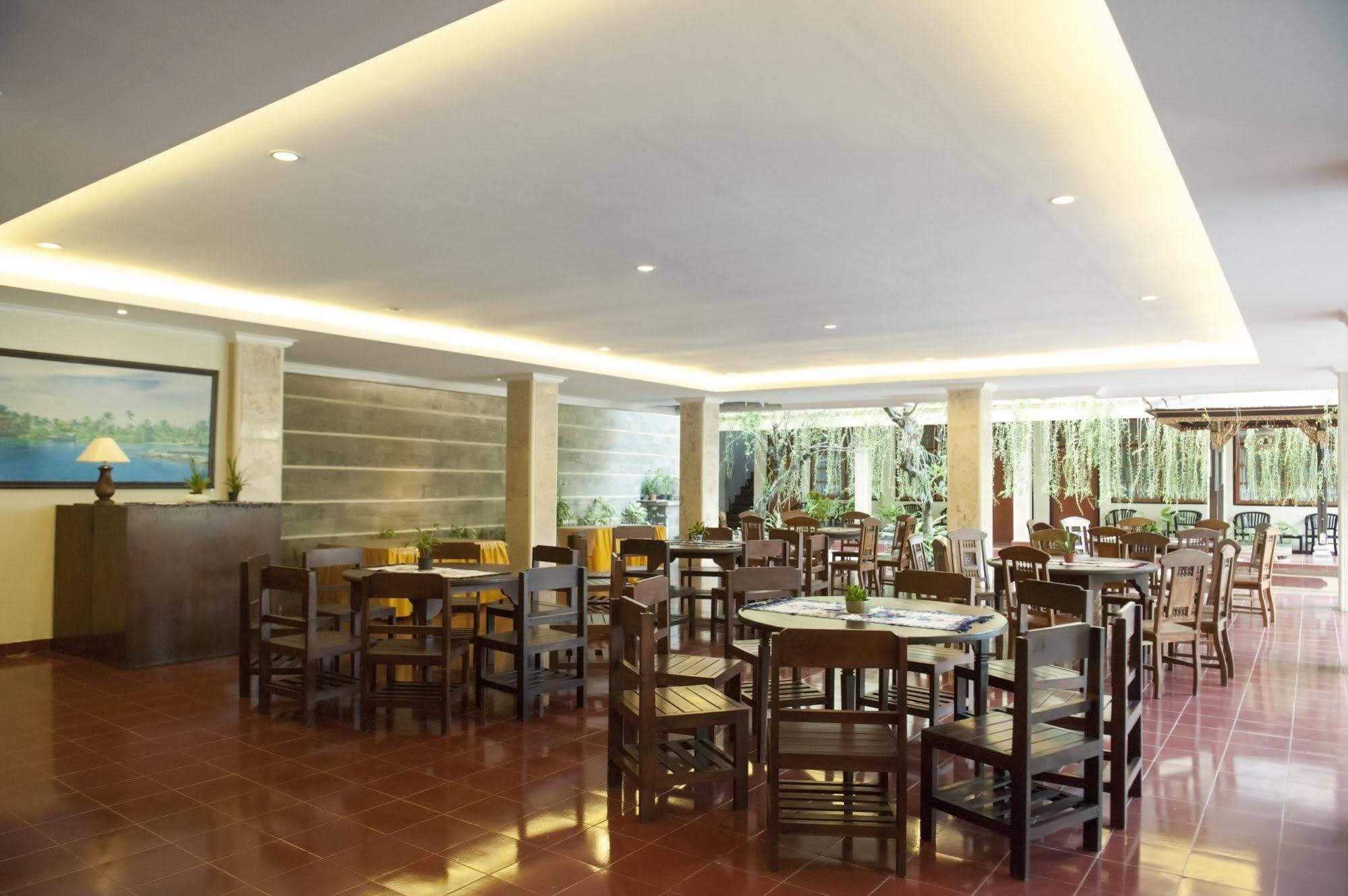 Catur Adi Putra Hotel Denpasar Exterior foto