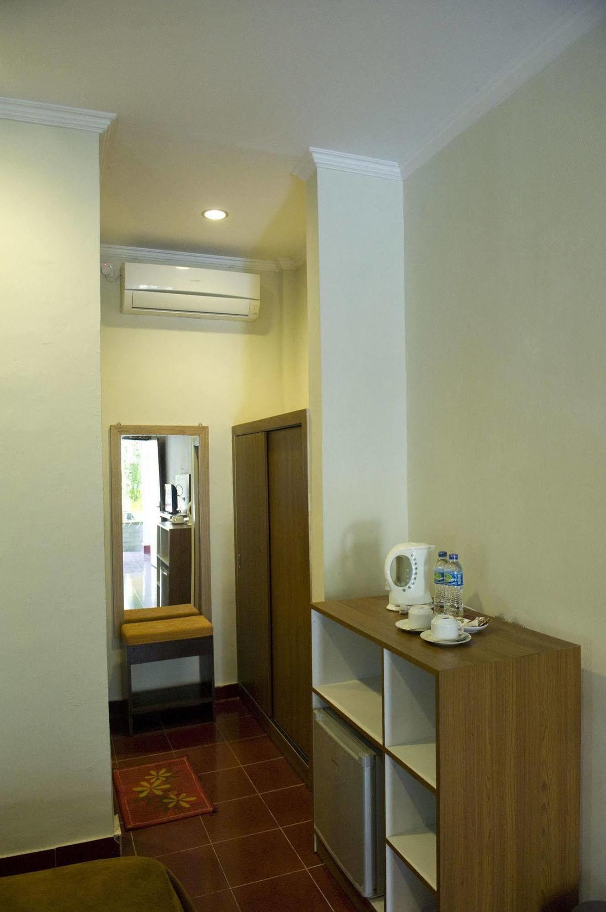 Catur Adi Putra Hotel Denpasar Exterior foto