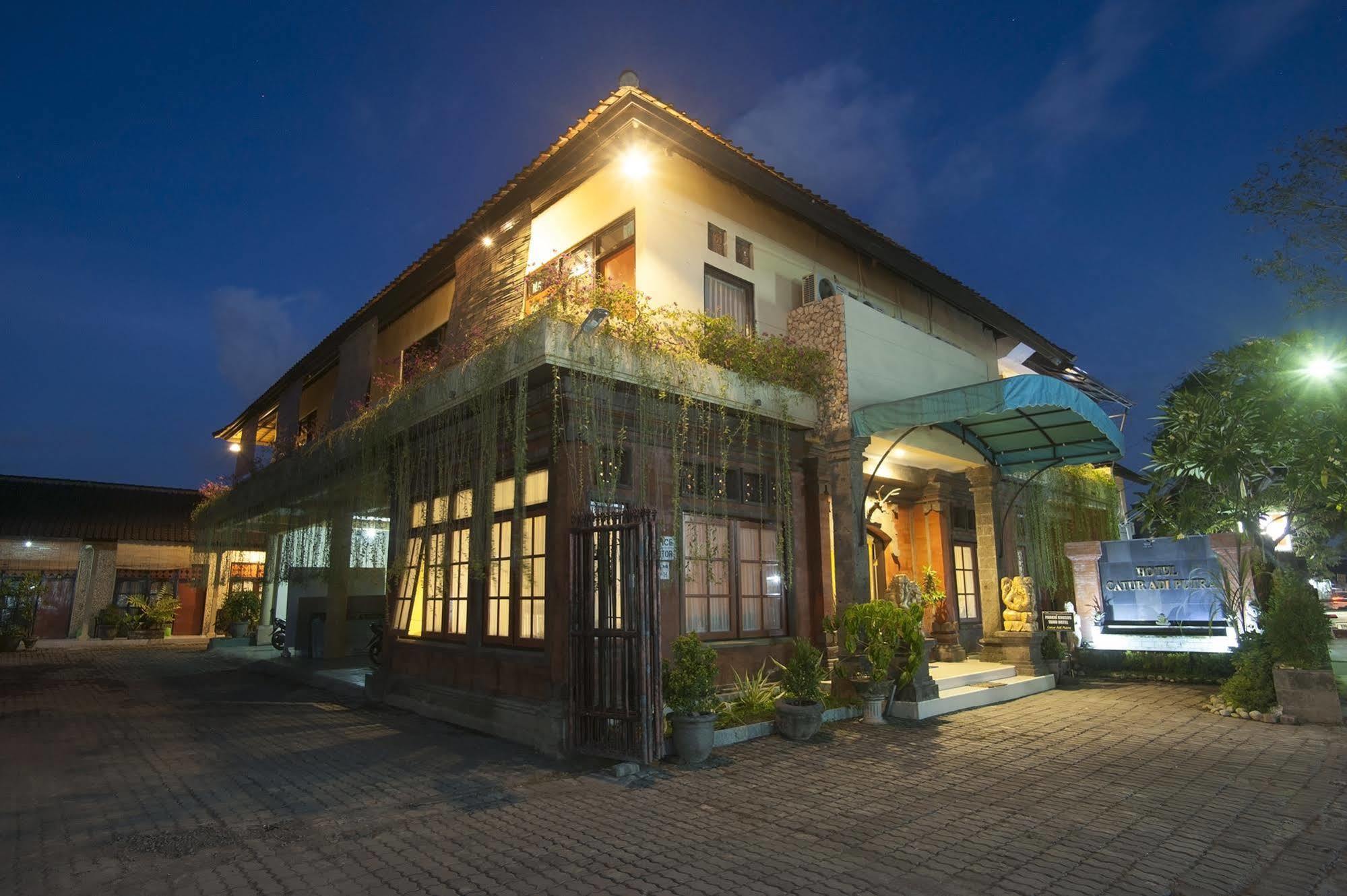 Catur Adi Putra Hotel Denpasar Exterior foto