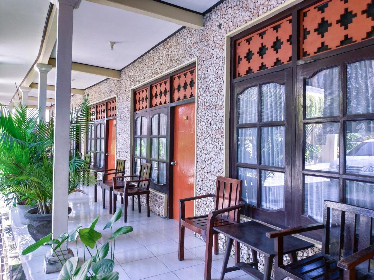 Catur Adi Putra Hotel Denpasar Habitación foto