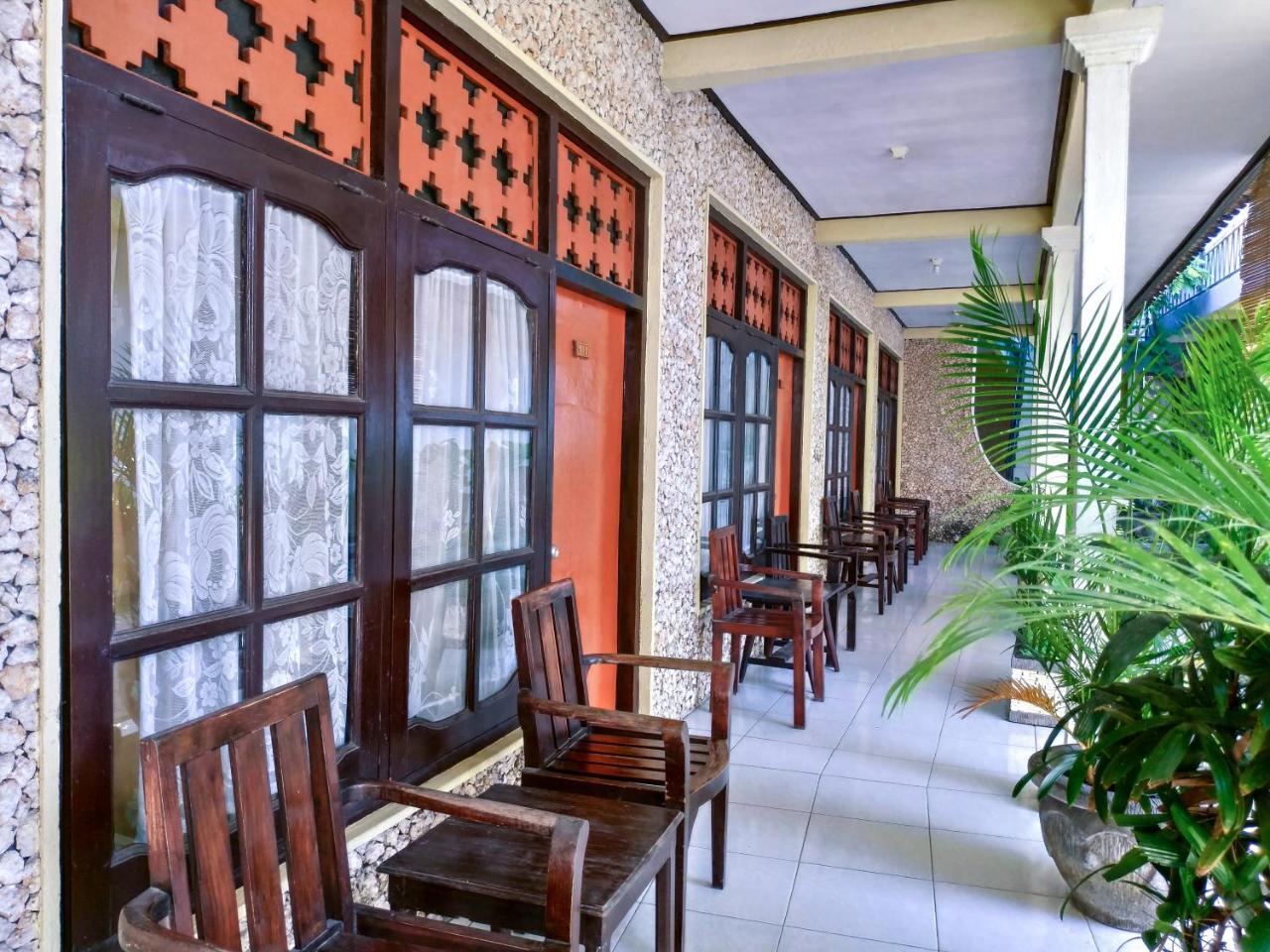 Catur Adi Putra Hotel Denpasar Habitación foto
