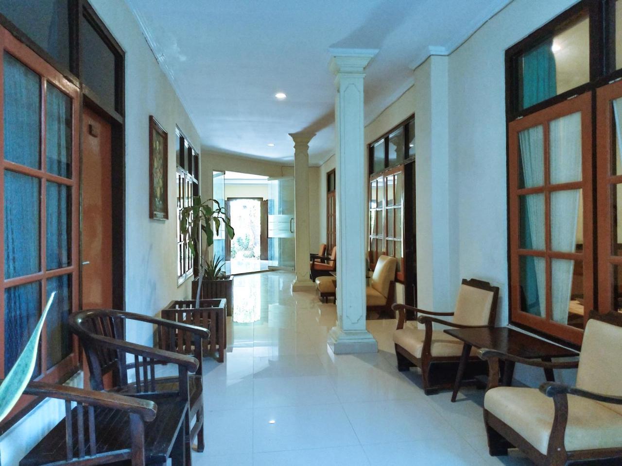 Catur Adi Putra Hotel Denpasar Habitación foto