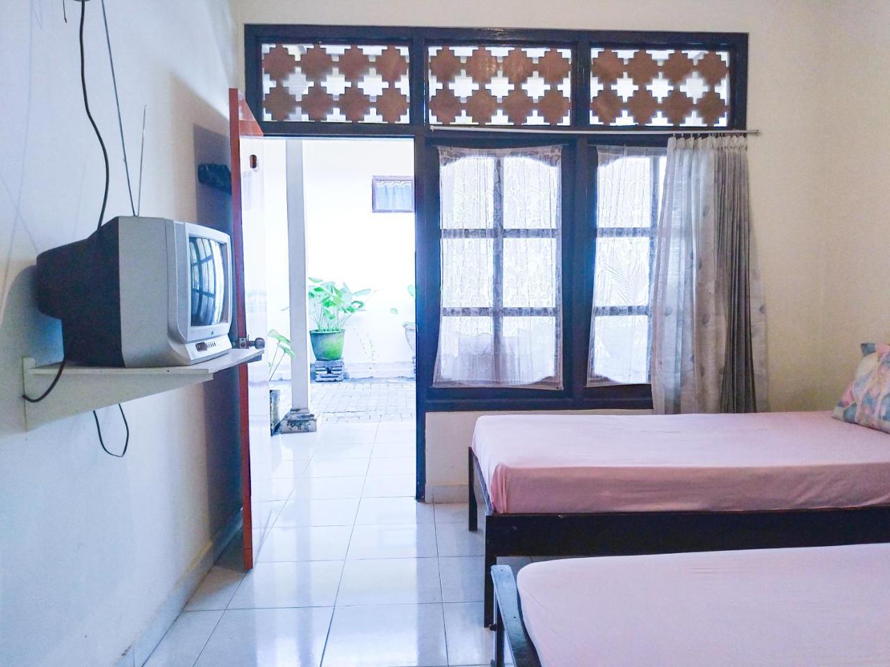 Catur Adi Putra Hotel Denpasar Habitación foto