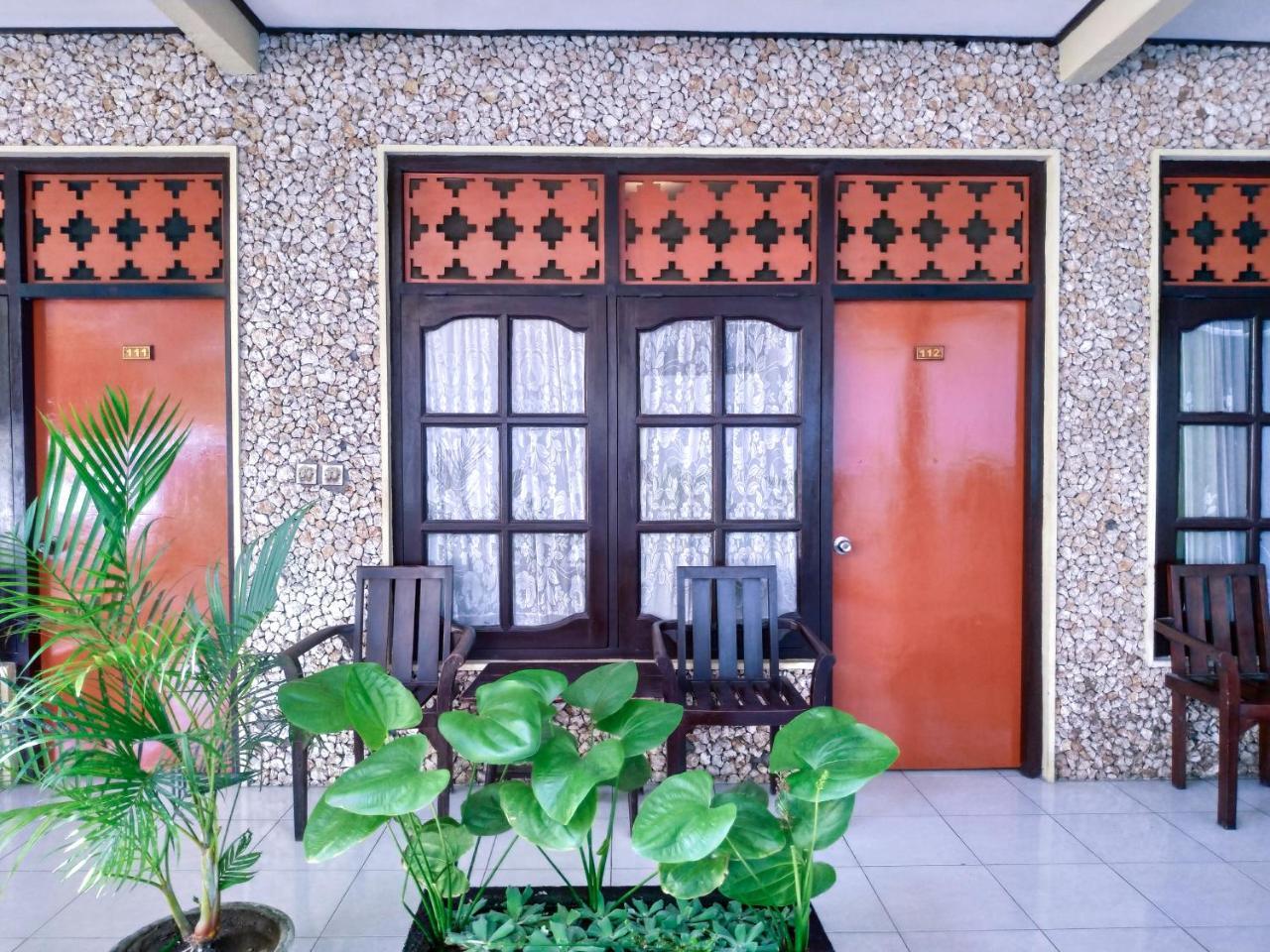 Catur Adi Putra Hotel Denpasar Habitación foto
