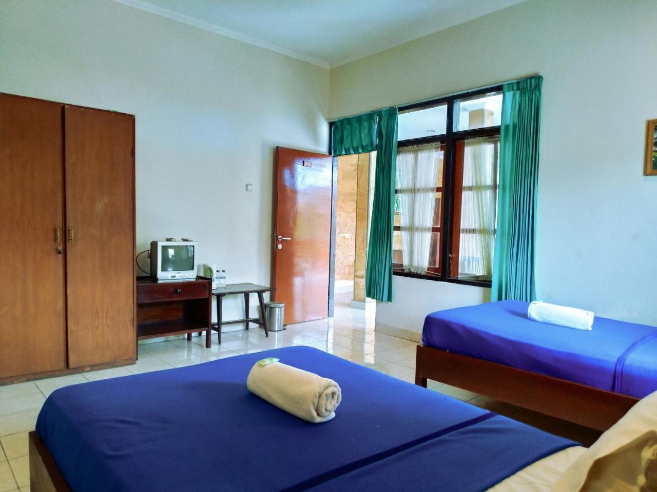 Catur Adi Putra Hotel Denpasar Habitación foto