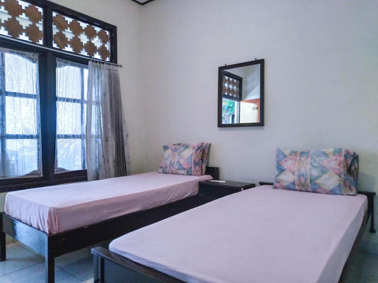 Catur Adi Putra Hotel Denpasar Habitación foto