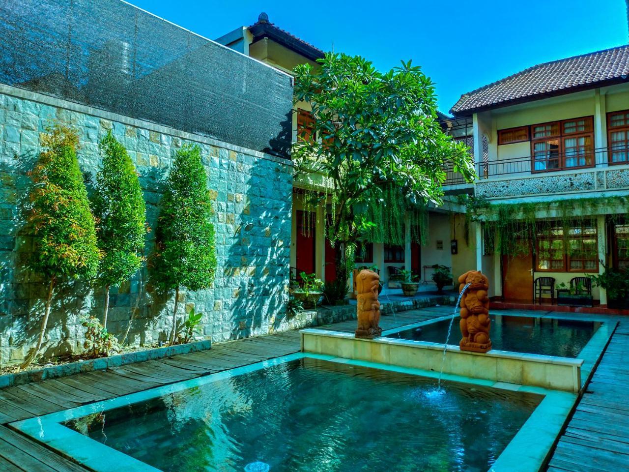 Catur Adi Putra Hotel Denpasar Exterior foto