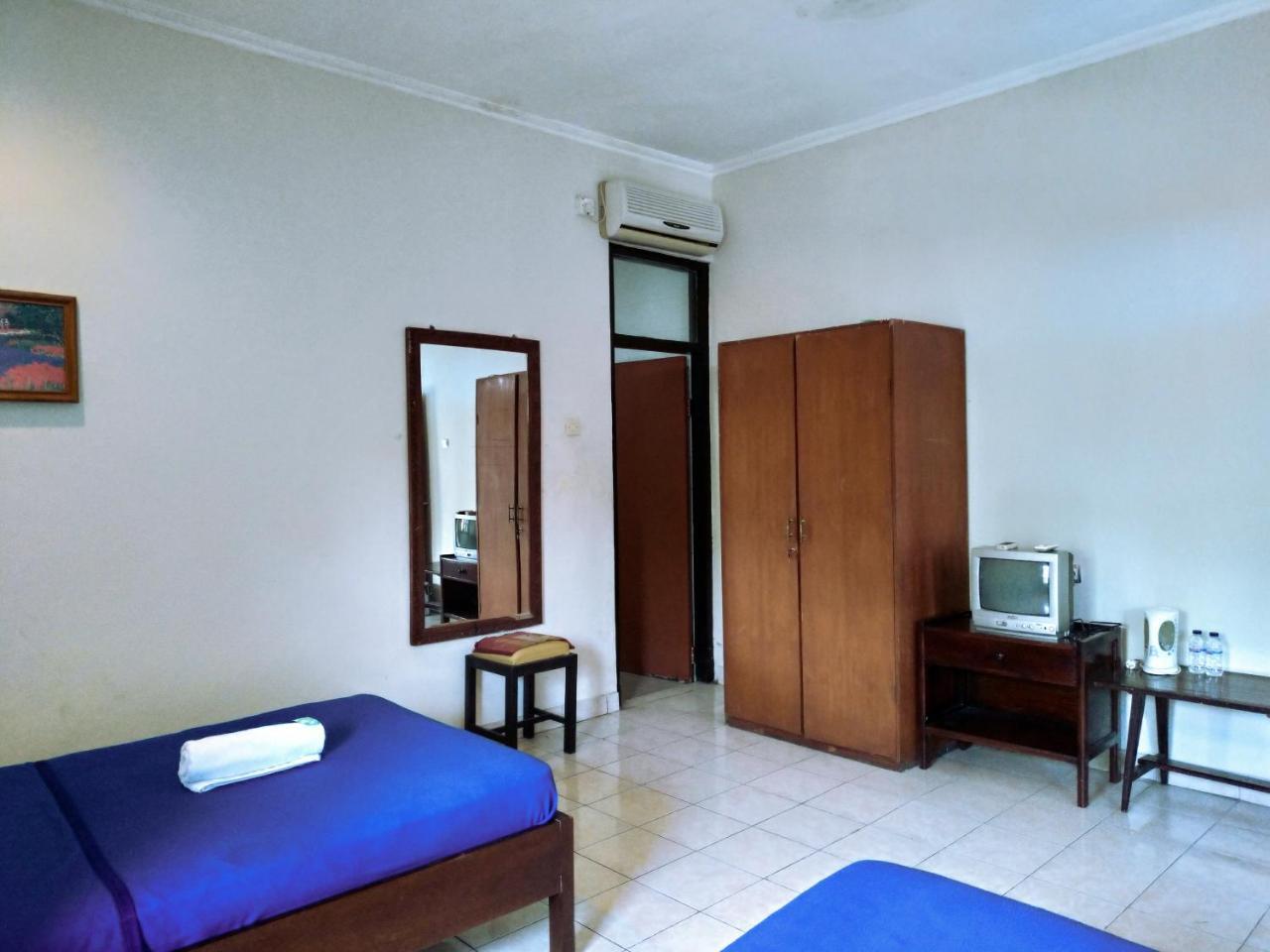 Catur Adi Putra Hotel Denpasar Habitación foto