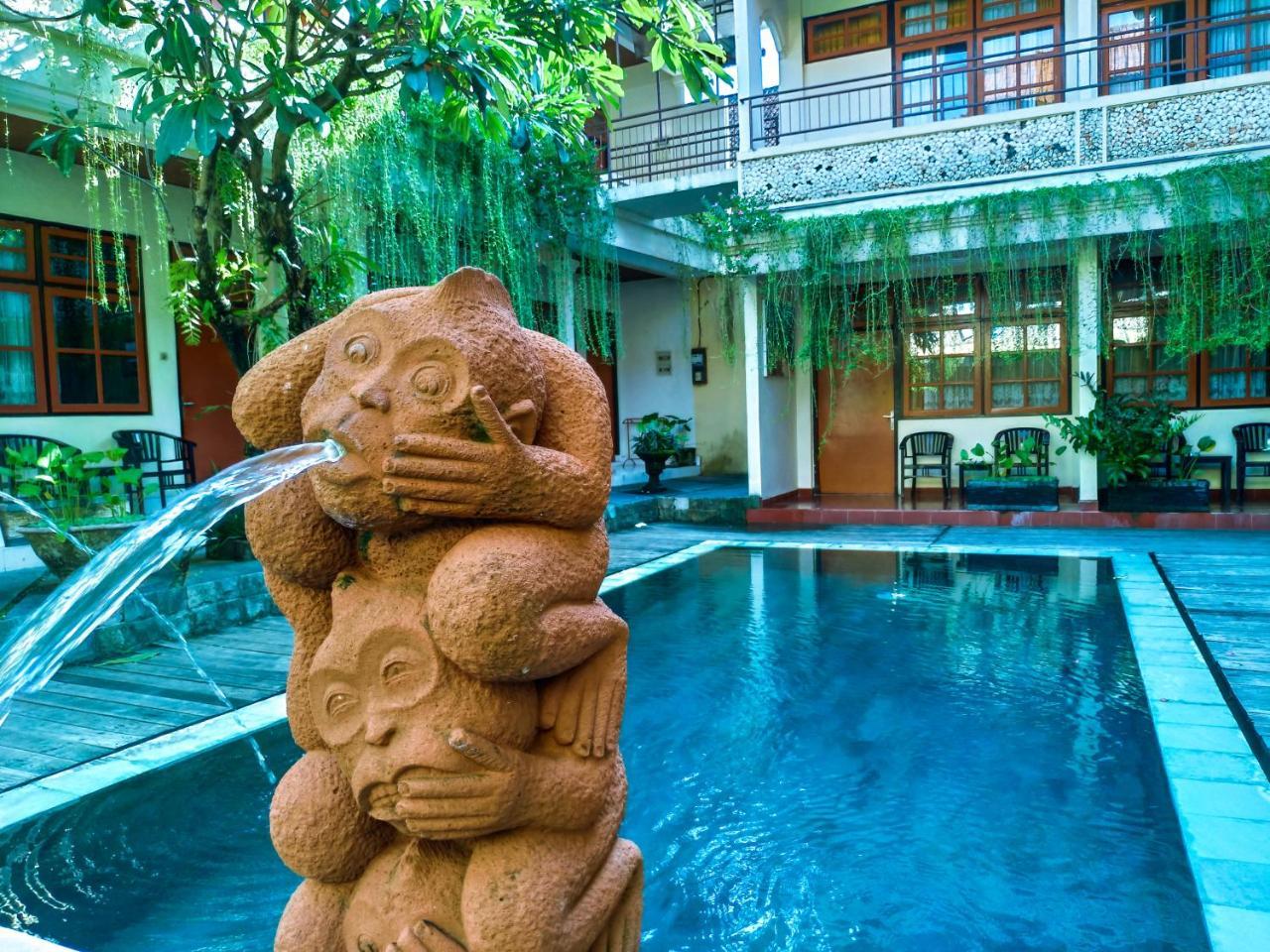 Catur Adi Putra Hotel Denpasar Exterior foto